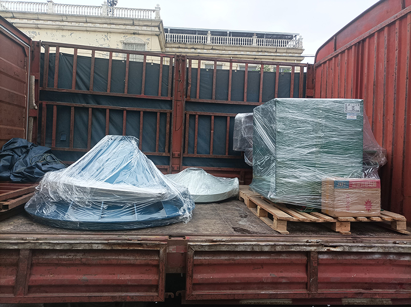 1米和1.5米直排篩底錐、1.2米旋振篩、給料機(jī)等全部發(fā)貨